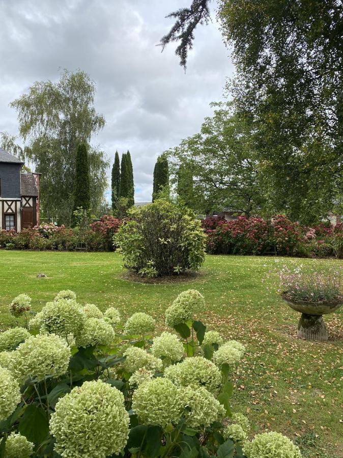 Logis Le Clos Deauville Saint Gatien Exterior photo